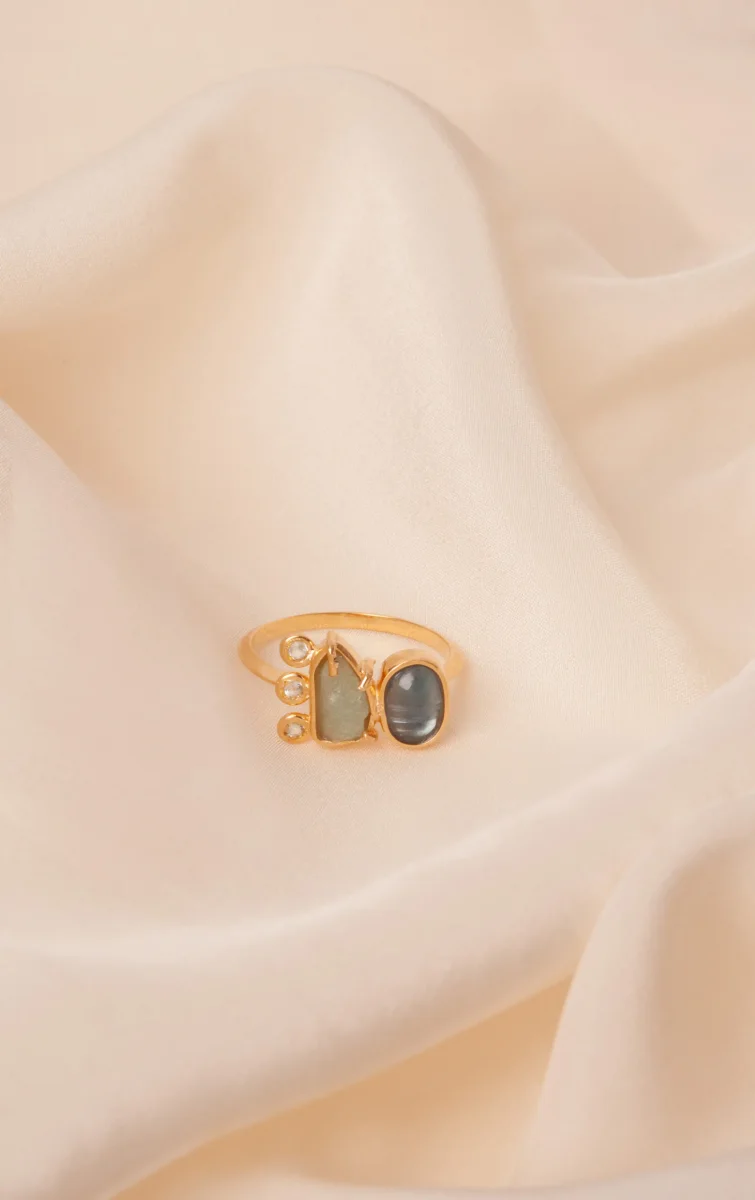 Anel Purificação (Cianita Azul, Esmeralda e Brilhantes) – Joia em Ouro 18k