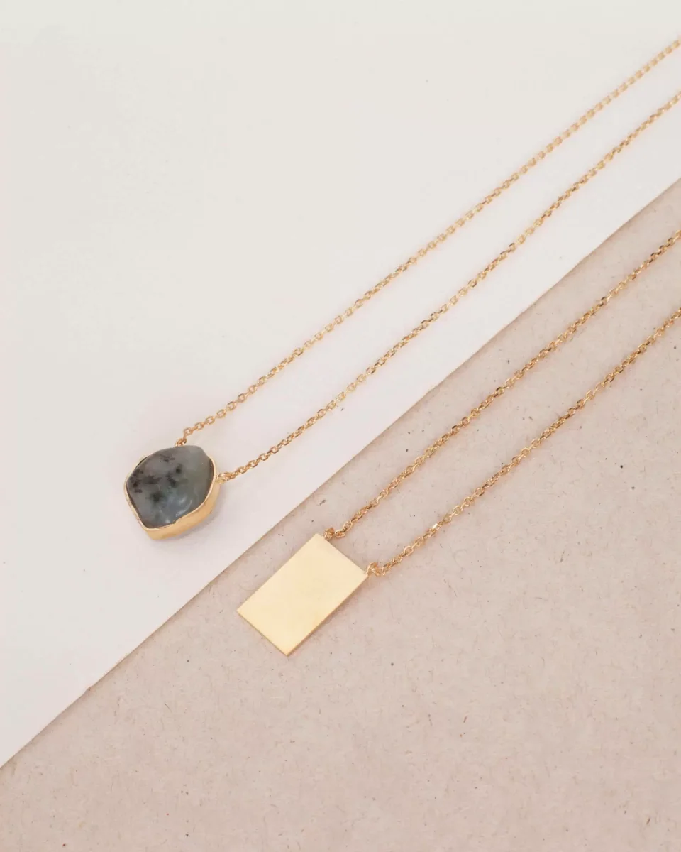 Escapulário Esmeralda e Plaquinha Personalizável – Joia em Ouro 18K
