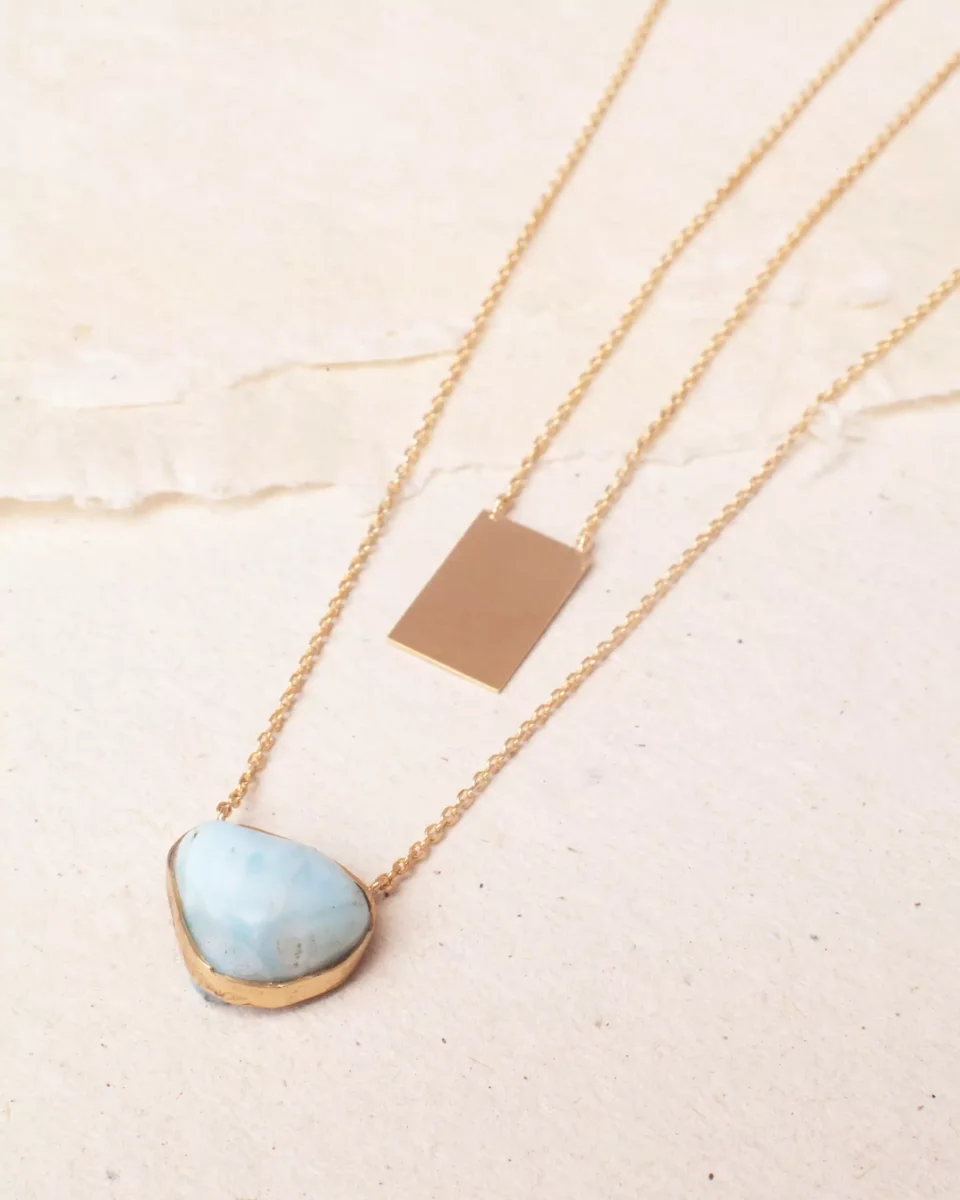 Escapulário Larimar e Plaquinha Personalizável – Joia em Ouro 18K